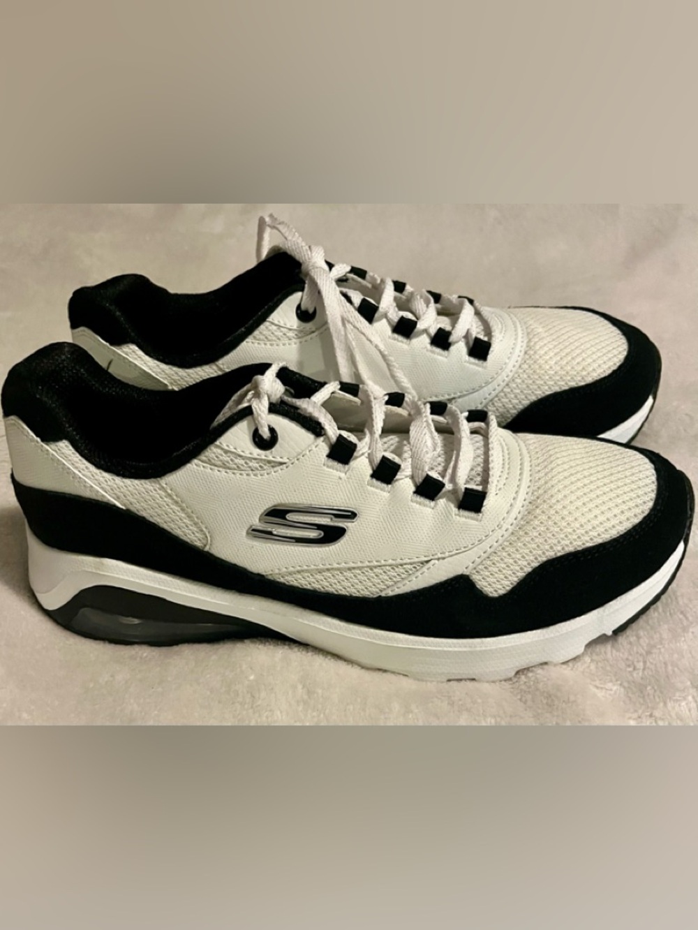 Skechers women’s black and white